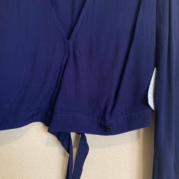 ASTR the Label top women navy wrap self tie crop top size S - Picture 7 of 8